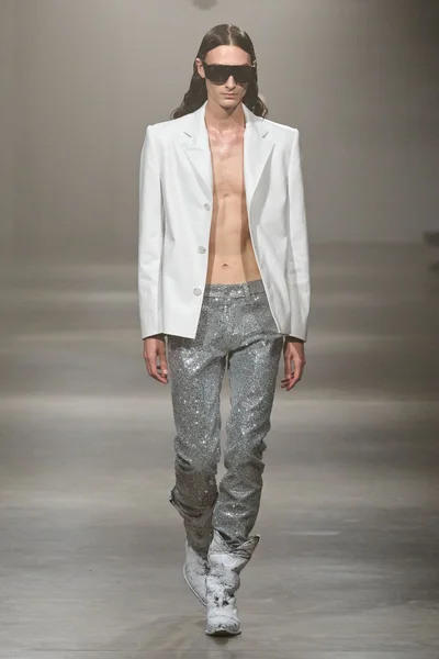 Look 29